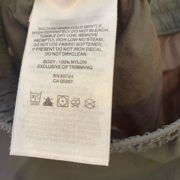 3/$25 ♻️ Columbia Grey/Pink Trim Nylon Shorts Small - Picture 5 of 6